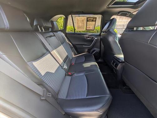 2019 Toyota RAV4 Hybrid SE