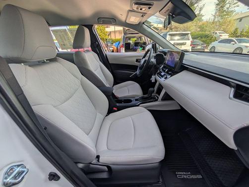 Wind Chill Pearl 2023 Toyota Corolla Cross L