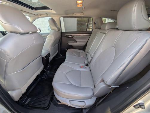 Celestial Silver Metallic 2021 Toyota Highlander Hybrid Limited