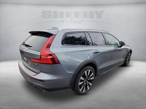 2021 Volvo V60 Cross Country T5