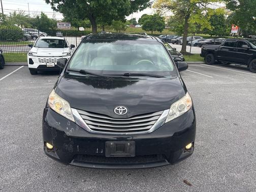 Black 2013 Toyota Sienna XLE