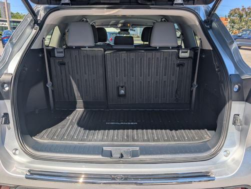 Celestial Silver Metallic 2023 Toyota Highlander LE
