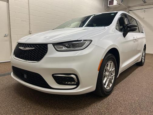 2024 Chrysler Pacifica Touring-L