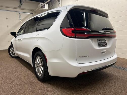 2024 Chrysler Pacifica Touring-L
