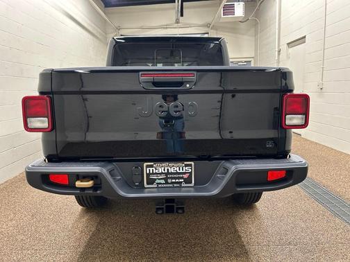 Black Clearcoat 2026 Jeep Gladiator 85th Anniversary Edition