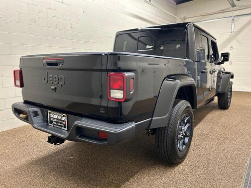 Black Clearcoat 2026 Jeep Gladiator 85th Anniversary Edition