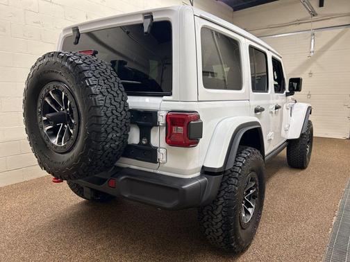 Bright White Clearcoat 2026 Jeep Wrangler Rubicon