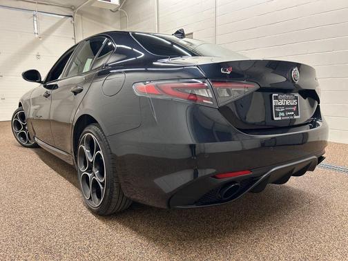 Vulcano Black Metallic 2024 Alfa Romeo Giulia Veloce