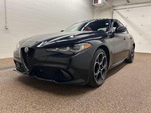 Vulcano Black Metallic 2024 Alfa Romeo Giulia Veloce