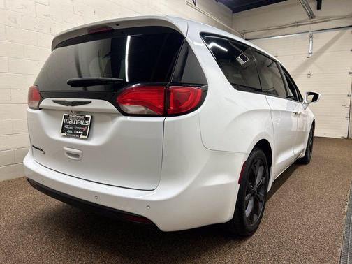 Bright White Clearcoat 2019 Chrysler Pacifica Touring Plus