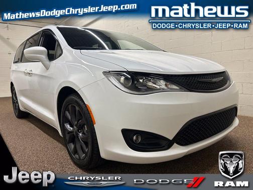 Bright White Clearcoat 2019 Chrysler Pacifica Touring Plus