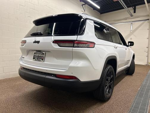 2025 Jeep Grand Cherokee L Laredo