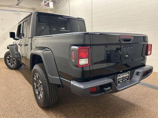 Black Clearcoat 2026 Jeep Gladiator Sport