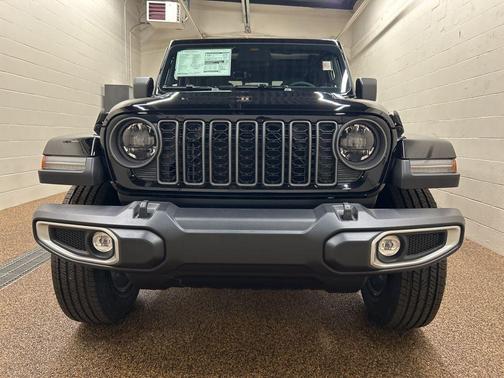 Black Clearcoat 2026 Jeep Gladiator Sport