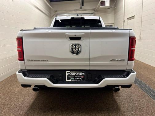 Bright White Clearcoat 2027 RAM 1500