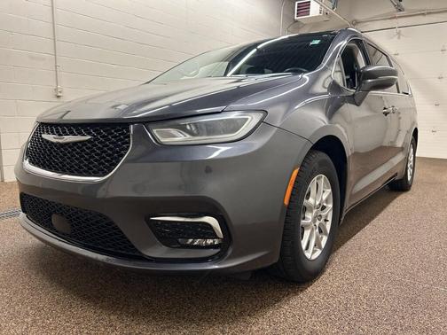 2022 Chrysler Pacifica Touring-L
