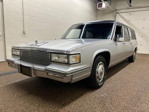 Silver 1987 Cadillac Fleetwood