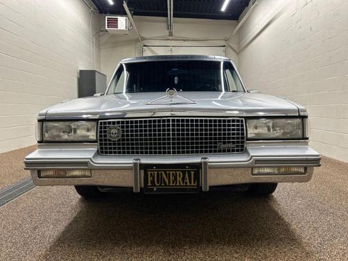 Silver 1987 Cadillac Fleetwood