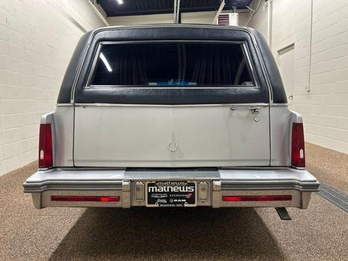 Silver 1987 Cadillac Fleetwood