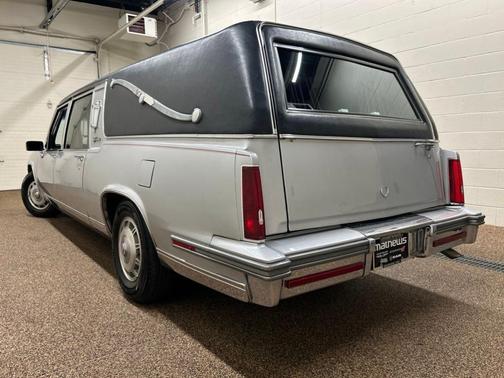 Silver 1987 Cadillac Fleetwood