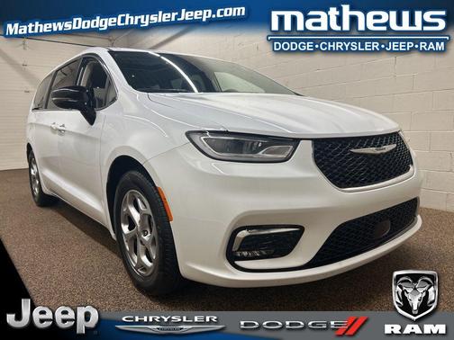 Bright White Clearcoat 2024 Chrysler Pacifica Limited