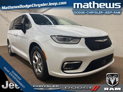 Bright White Clearcoat 2024 Chrysler Pacifica Limited