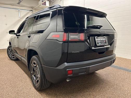 Diamond Black 2026 Jeep Cherokee LAREDO/LIMITED