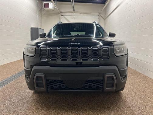 Diamond Black 2026 Jeep Cherokee LAREDO/LIMITED