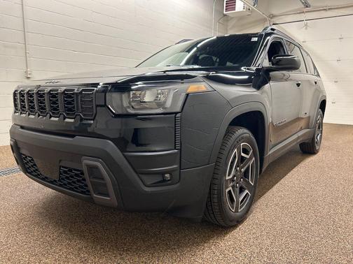 Diamond Black 2026 Jeep Cherokee LAREDO/LIMITED