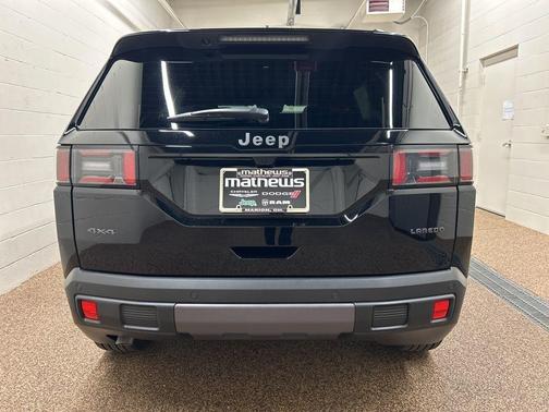 Diamond Black 2026 Jeep Cherokee LAREDO/LIMITED