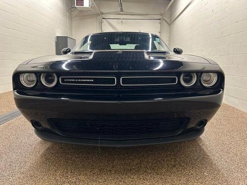 Pitch Black Clearcoat 2023 Dodge Challenger SXT