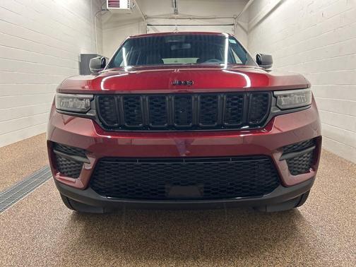 Velvet Red Pearlcoat 2024 Jeep Grand Cherokee Laredo