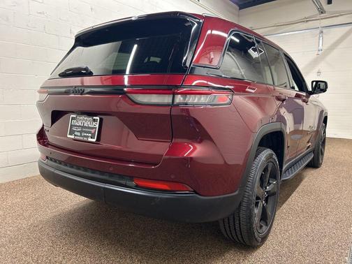 Velvet Red Pearlcoat 2024 Jeep Grand Cherokee Laredo
