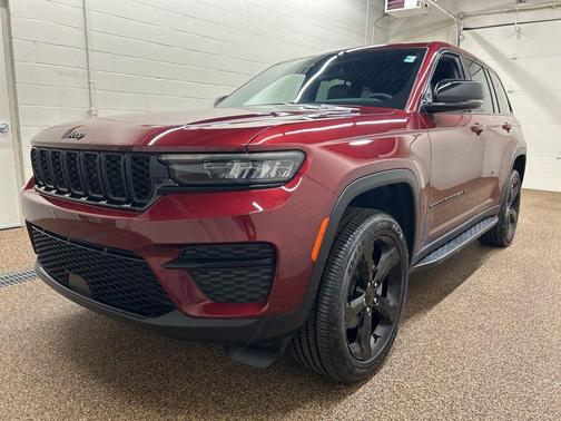 Velvet Red Pearlcoat 2024 Jeep Grand Cherokee Laredo
