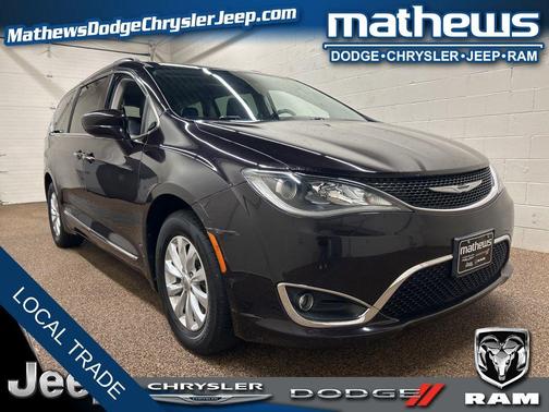Dark Cordovan Pearlcoat 2017 Chrysler Pacifica Touring-L