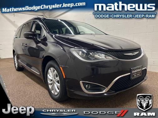 Dark Cordovan Pearlcoat 2017 Chrysler Pacifica Touring-L