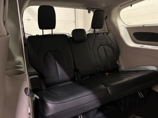 Dark Cordovan Pearlcoat 2017 Chrysler Pacifica Touring-L