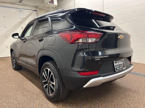 Mosaic Black Metallic 2025 Chevrolet Trailblazer LT