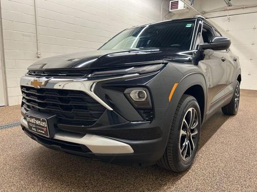 Mosaic Black Metallic 2025 Chevrolet Trailblazer LT