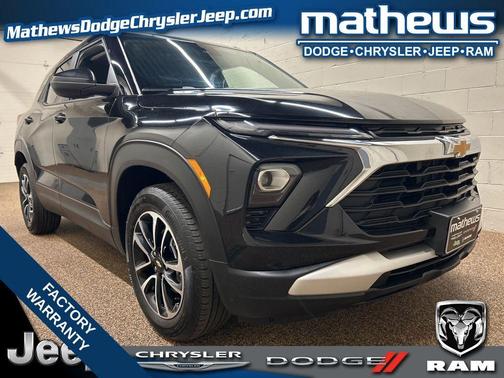 Mosaic Black Metallic 2025 Chevrolet Trailblazer LT