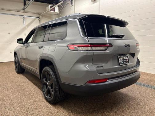Sting Gray Clearcoat 2027 Jeep Grand Cherokee L Limited