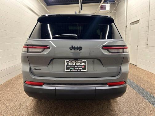Sting Gray Clearcoat 2027 Jeep Grand Cherokee L Limited