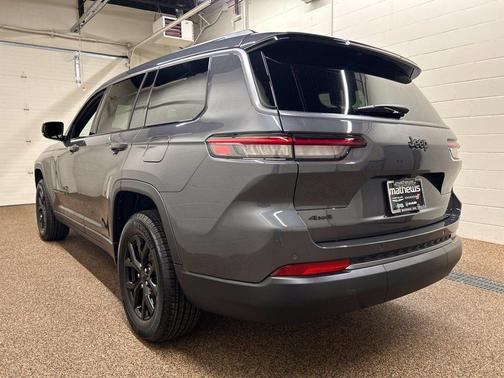 Metallic 2026 Jeep Grand Cherokee L Laredo
