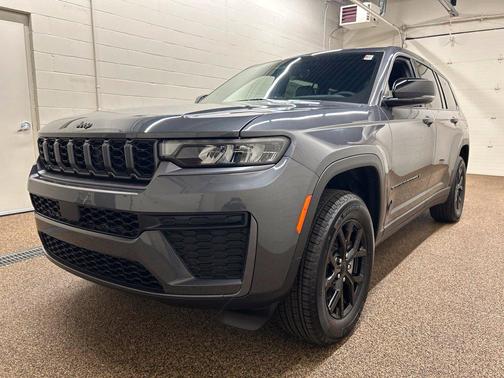 Metallic 2026 Jeep Grand Cherokee L Laredo