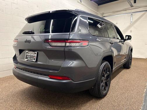Metallic 2026 Jeep Grand Cherokee L Laredo
