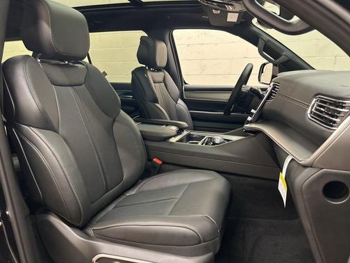 Gloss Black 2026 Jeep Grand Wagoneer