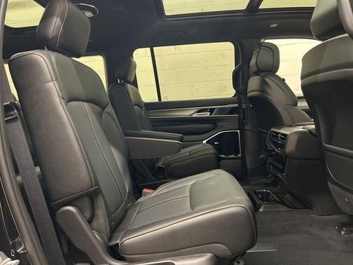 Gloss Black 2026 Jeep Grand Wagoneer