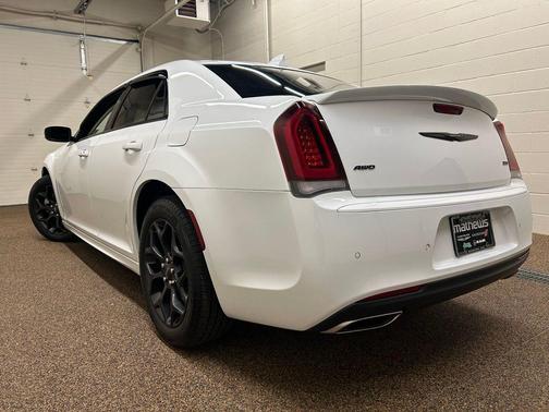 2023 Chrysler 300 Touring L