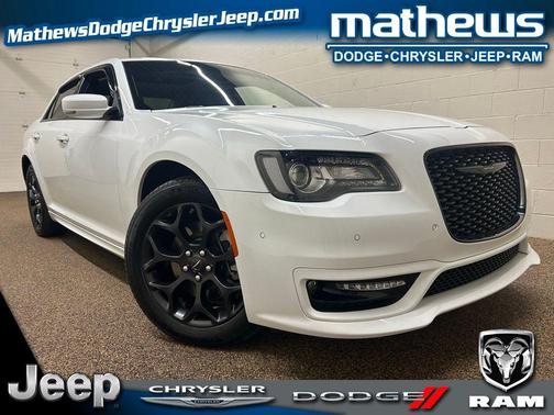 2023 Chrysler 300 Touring L