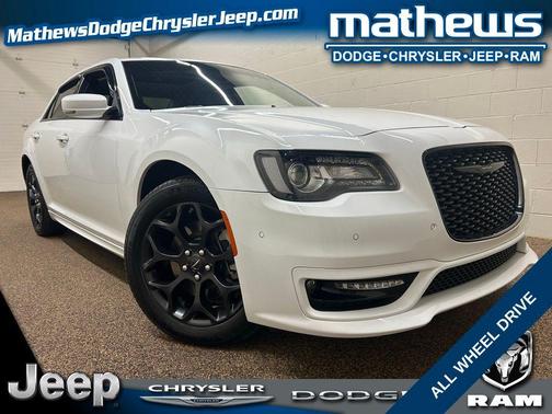 2023 Chrysler 300 Touring L
